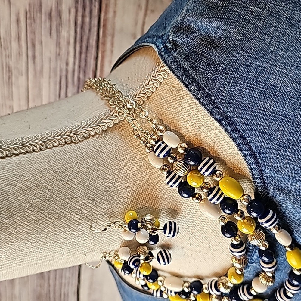 SILVER BLUE & WHITE BEADED NECKLACE AND EARRING SET - Picture 2 of 10